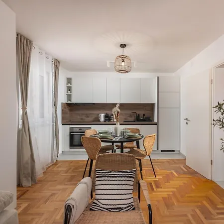 Xenia - Happy Apartament *